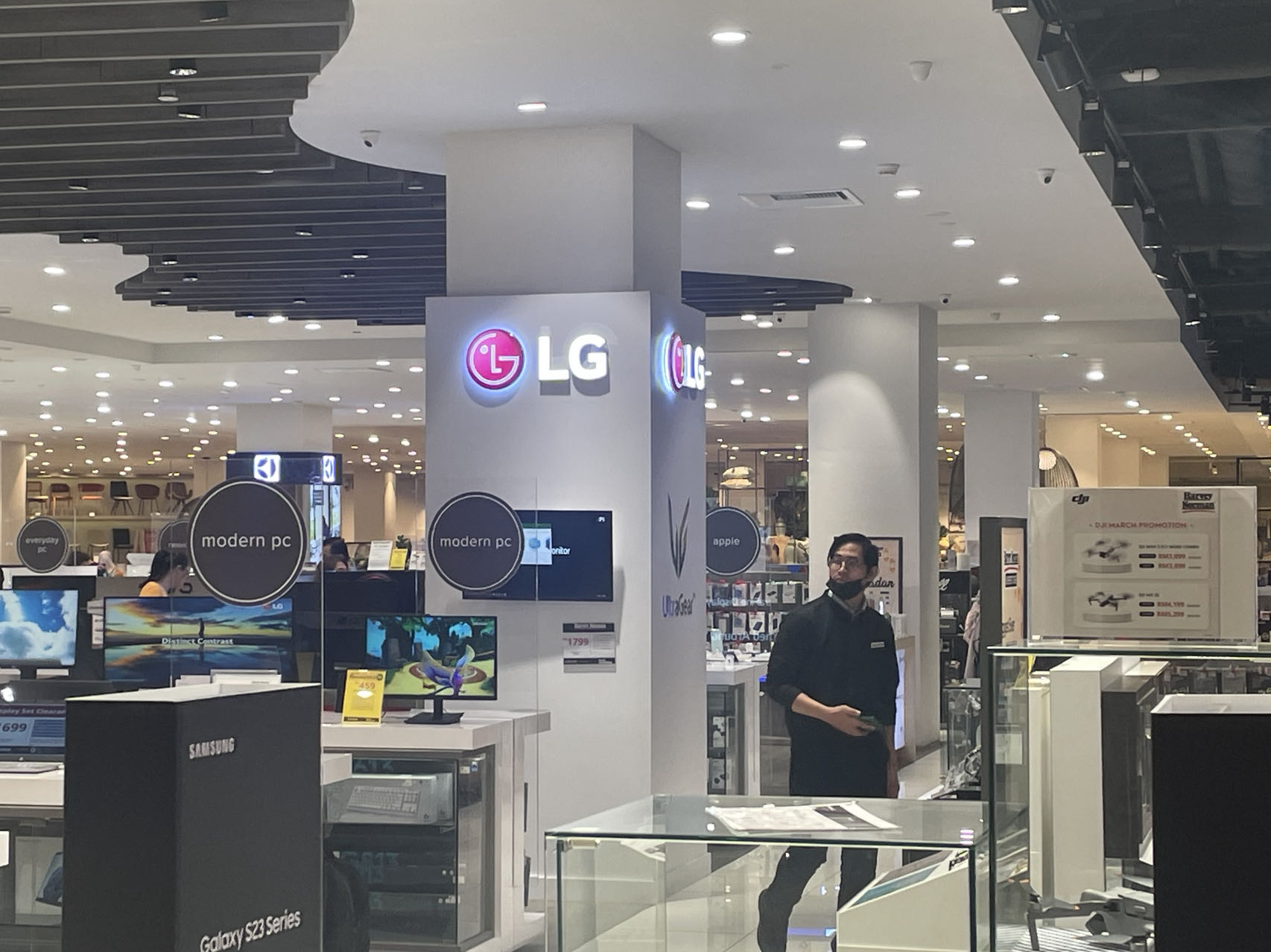 LG推出可放入手提箱中随身携带的电视