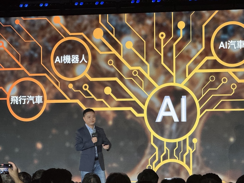 何小鹏：机器人市场潜力比汽车大，售价有望看齐