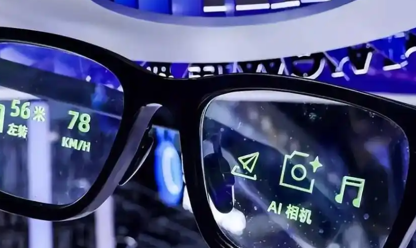 夸克AI眼镜发布：首款搭载千问的硬件，阿里称将向更多智能终端延展