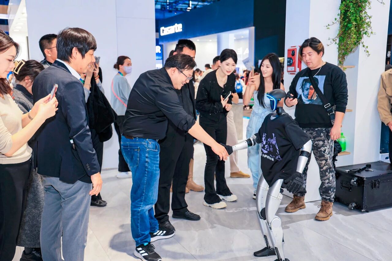 机器人产业步入爆发前夜，家用场景蓄势待发