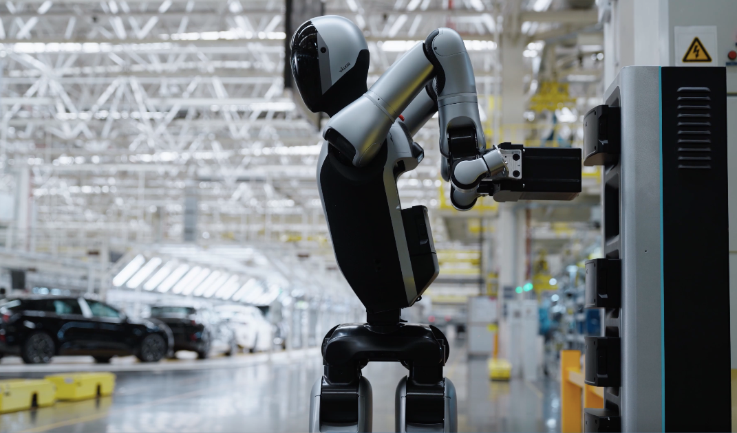 具身智能2025:从“玩具”到“同事”,一场瞩目的成人礼 具身智能2025:从“玩具”到“同事”,一场瞩目的成人礼