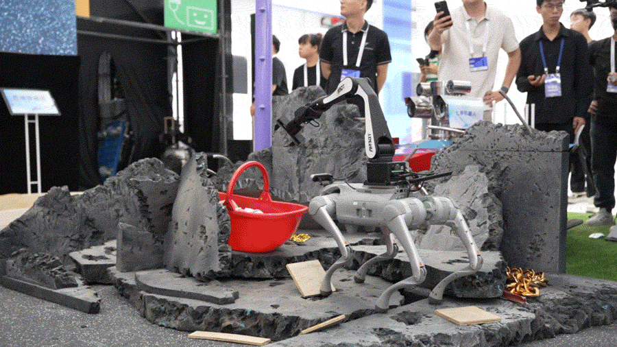 具身智能2025:从“玩具”到“同事”,一场瞩目的成人礼 具身智能2025:从“玩具”到“同事”,一场瞩目的成人礼