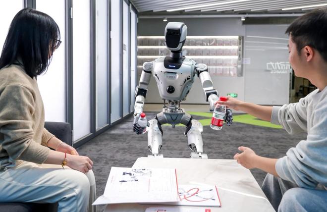 人形机器人公司逐际动力完成2亿美元新融资，上汽、蔚来加注