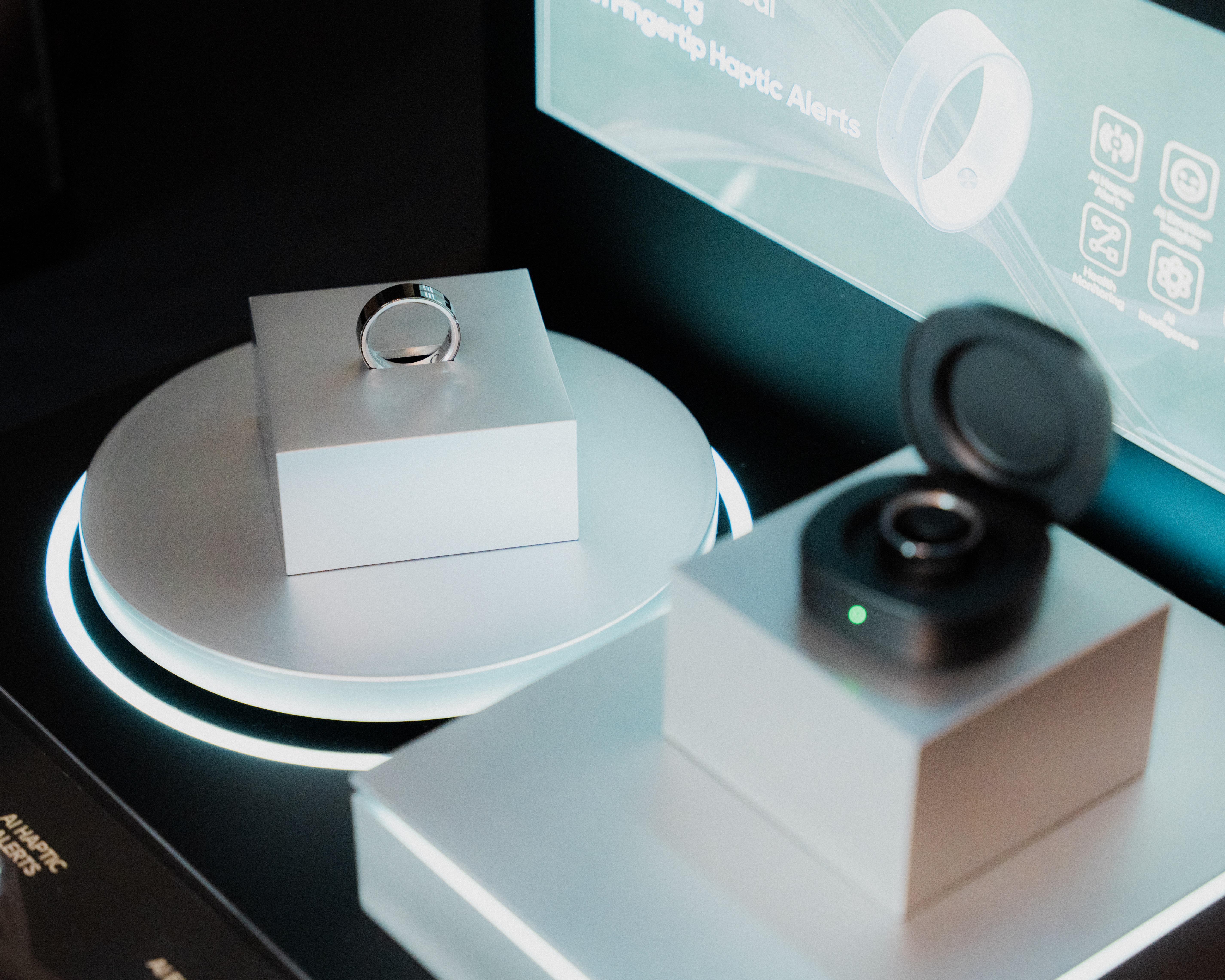 胡先煦亲测！追觅AI智能戒指成为首个亮相春晚的AI智能硬件！