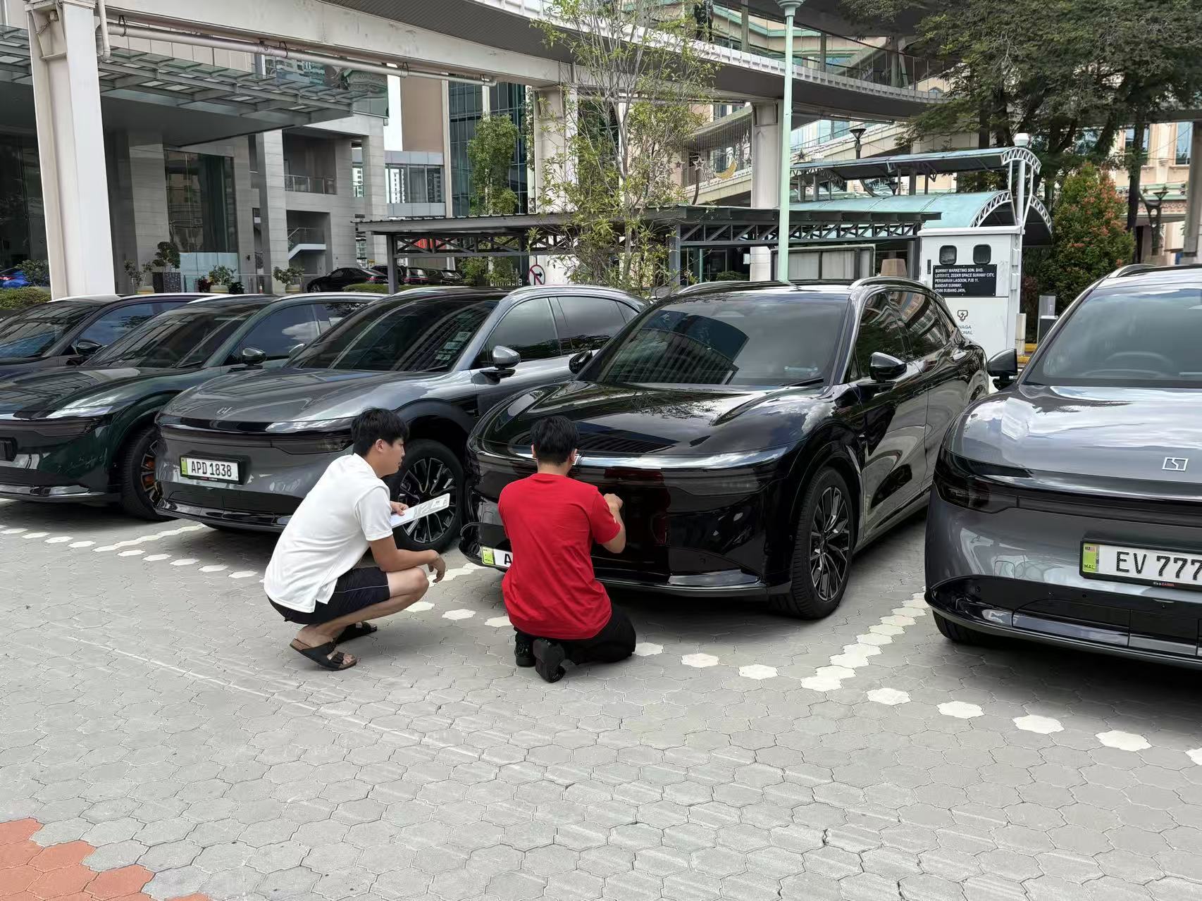 极氪7X国内卖20万国外卖50万，我看到中国制造的B面