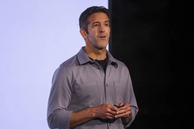 苹果权力交接，库克时代为何止步于AI？